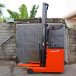 XE NÂNG ĐIỆN ĐỨNG LÁI TOYOTA 1,5 TẤN