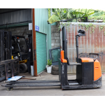 Xe nâng đứng lái Toyota