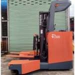 XE NÂNG ĐIỆN TOYOTA ĐỨNG LÁI 2 TẤN