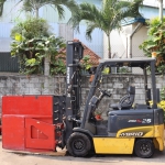 XE NÂNG KẸP VUÔNG 2,5 TẤN