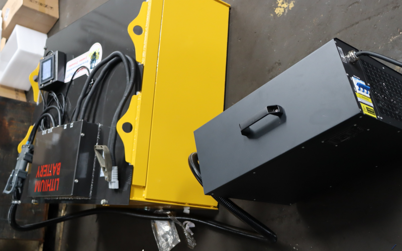 SỰ TRỖI DẬY CỦA XE NÂNG ĐIỆN LITHIUM-ION: TẠI SAO DOANH NGHIỆP CỦA BẠN NÊN ĐẦU TƯ NGAY?