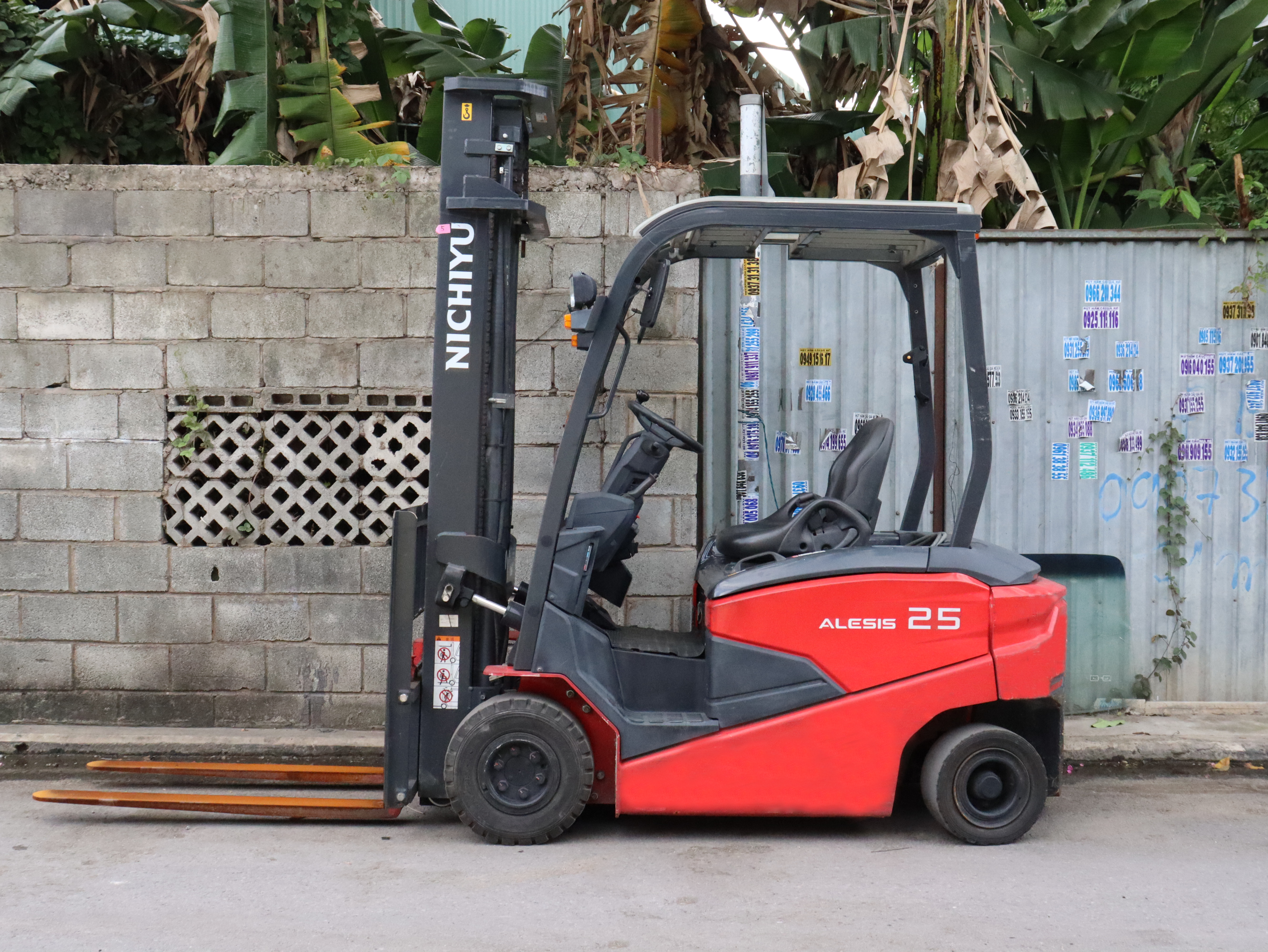 Xe nâng NICHIYU 2.5 tấn