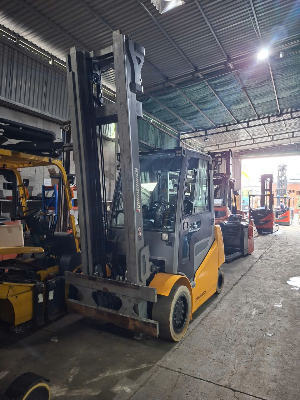 Xe nâng điện 4 tấn jungheinrich