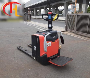 XE NÂNG ĐIỆN THẤP ĐỨNG LÁI 2 TẤN