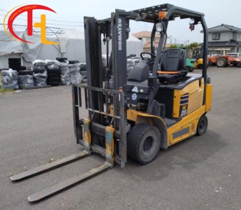 XE NÂNG ĐIỆN KOMATSU FE 2,5 TẤN NGỒI LÁI