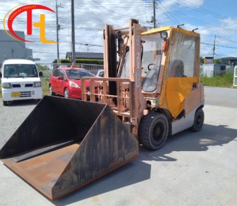 XE NÂNG DẦU TCM 2 TẤN GẮN XÚC LẬT