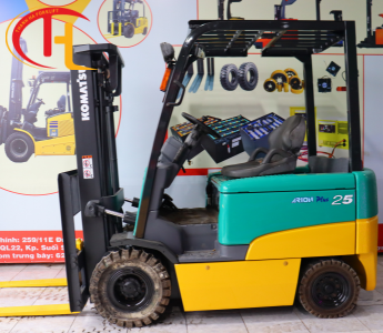 XE NÂNG ĐIỆN 2,5 TẤN KOMATSU NGỒI LÁI