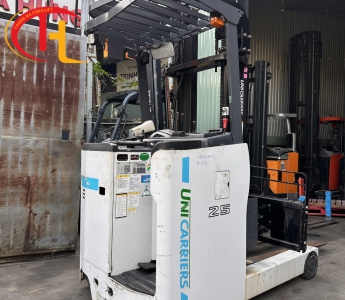 Xe nâng điện đứng lái Unicarriers 2.5 tấn nâng cao 4 mét