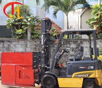 XE NÂNG KẸP VUÔNG 2,5 TẤN
