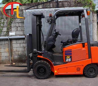 XE NÂNG ĐIỆN 2,5 TẤN KOMATSU