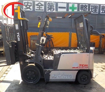 XE NÂNG ĐIỆN TCM 3 TẤN NGỒI LÁI GIÁ TỐT