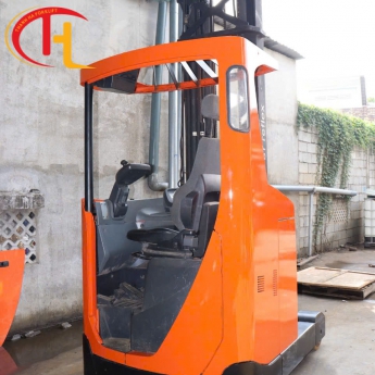 Xe nâng điện đứng lái BT
