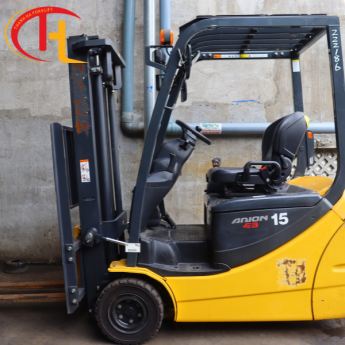 XE NÂNG ĐIỆN 3 BÁNH 1,5 TẤN NGỒI LÁI (TẠM HẾT HÀNG)