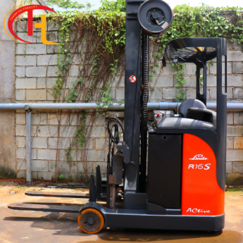 Xe nâng điện Linde ngồi lái 1,6 tấn