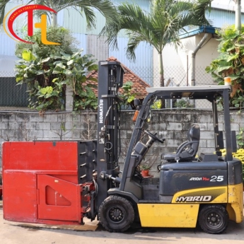 XE NÂNG KẸP VUÔNG 2,5 TẤN