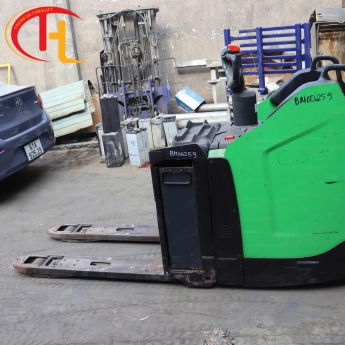 XE NÂNG ĐIỆN 2 TẤN CESAB P320