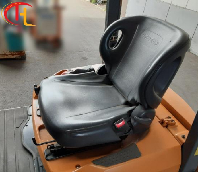 XE NÂNG ĐIỆN TOYOTA 1,5 TẤN NGỒI LÁI