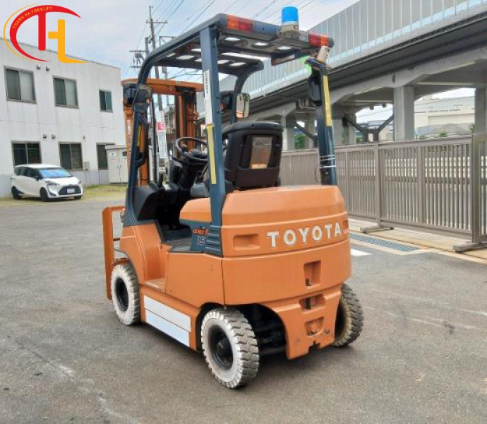 XE NÂNG ĐIỆN TOYOTA 1,5 TẤN NGỒI LÁI NHẬP BÃI