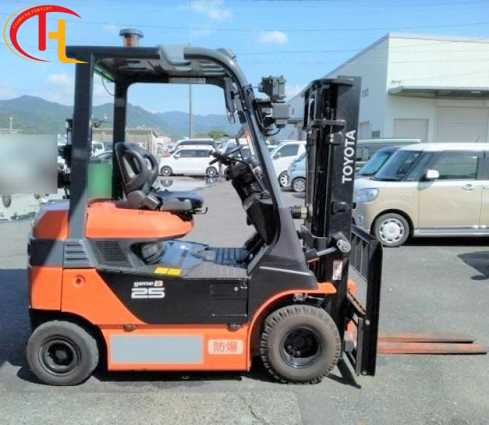 XE NÂNG ĐIỆN TOYOTA 2.5 TẤN NGỒI LÁI - 8FBB25