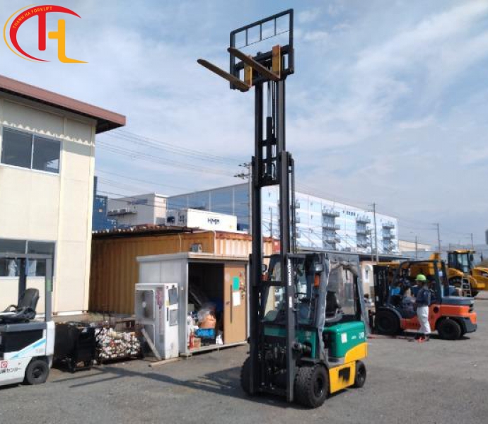 Xe nâng điện Komatsu 2 tấn năm 2013