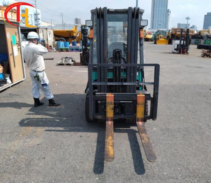 Xe nâng điện Komatsu 2 tấn năm 2013