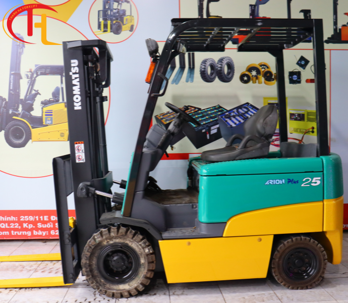 XE NÂNG ĐIỆN 2,5 TẤN KOMATSU NGỒI LÁI