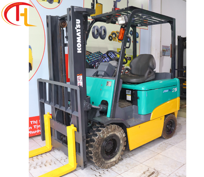 XE NÂNG ĐIỆN 2,5 TẤN KOMATSU NGỒI LÁI