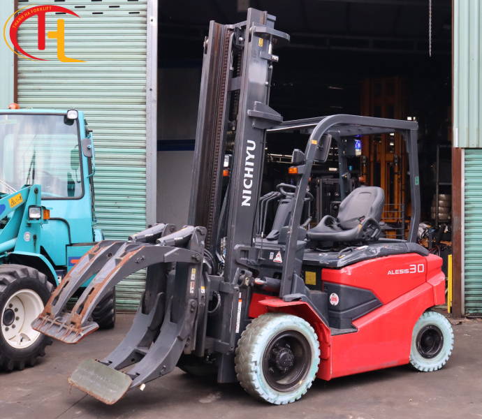 Xe nâng điện Nichiyu 3 tấn kẹp cuộn, nâng cao 4.5m, đời 2022