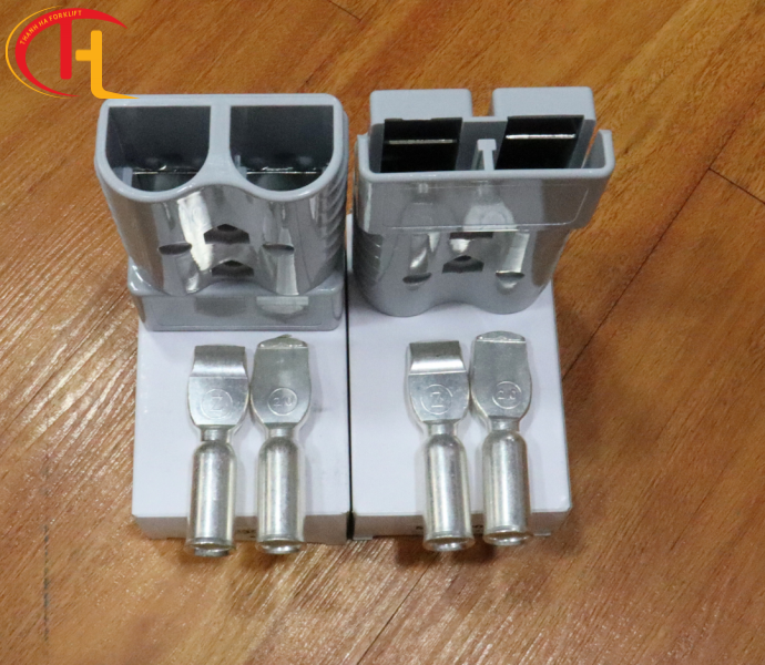 Giắc Sạc Xe Nâng 350A - 823003
