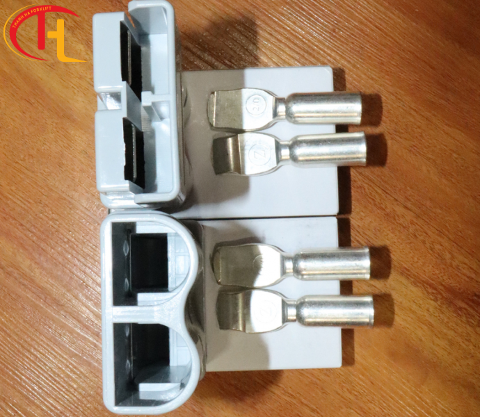 Giắc Sạc Xe Nâng 350A - 823003