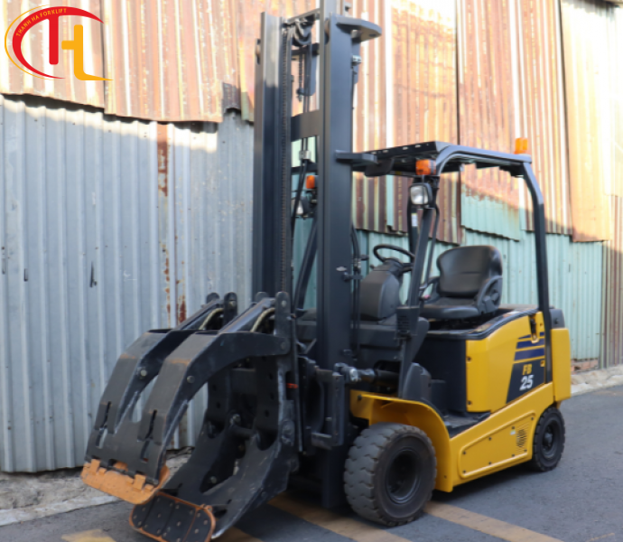 XE NÂNG ĐIỆN KẸP GIẤY KOMATSU 2,5 TẤN