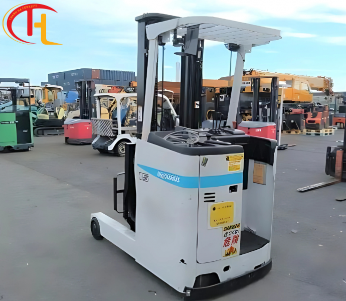 XE NÂNG ĐIỆN UNICARRIERS ĐỨNG LÁI 1.5 TẤN