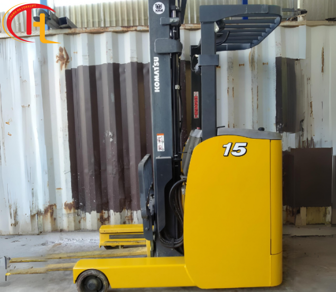XE NÂNG ĐIỆN ĐỨNG LÁI 1,5 TẤN KOMATSU