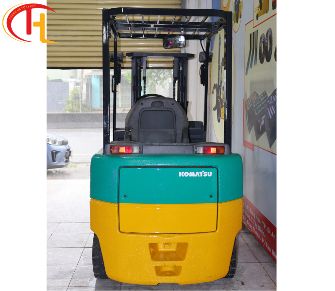 XE NÂNG ĐIỆN 2,5 TẤN KOMATSU NGỒI LÁI