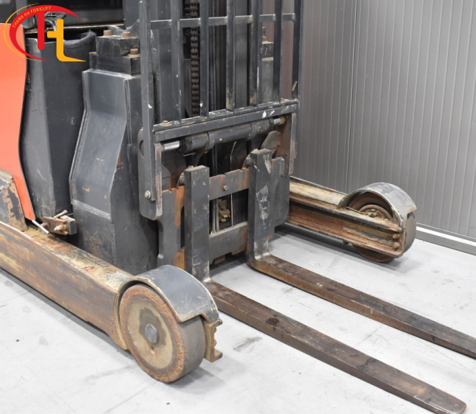 Xe Nâng Reach Truck LINDE R 20-01