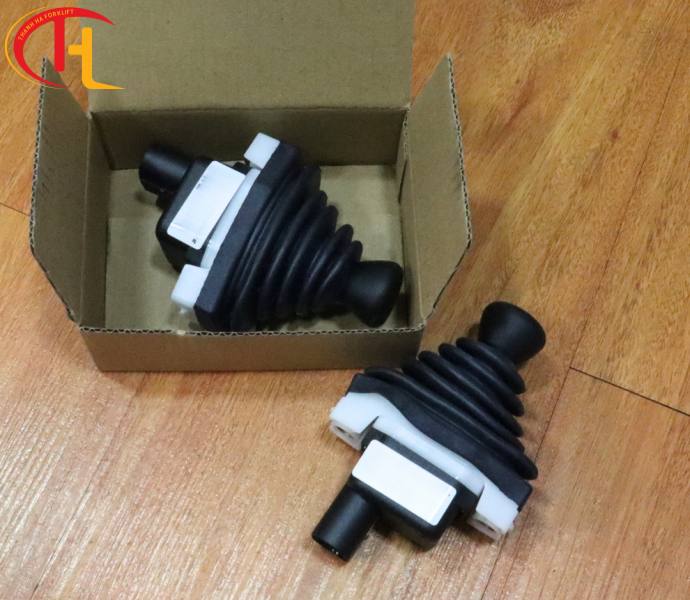 Cần Ben Điều Khiển Nâng Hạ Xe Nâng Linde - 807722