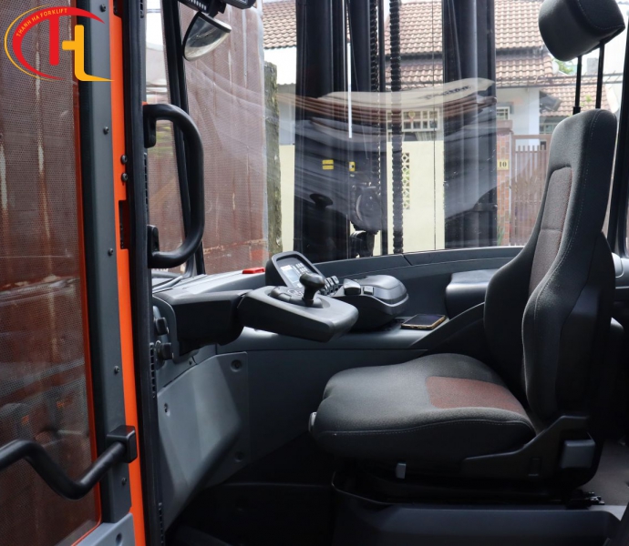 Xe Nâng Điện Reach Truck BT RRE200ECC