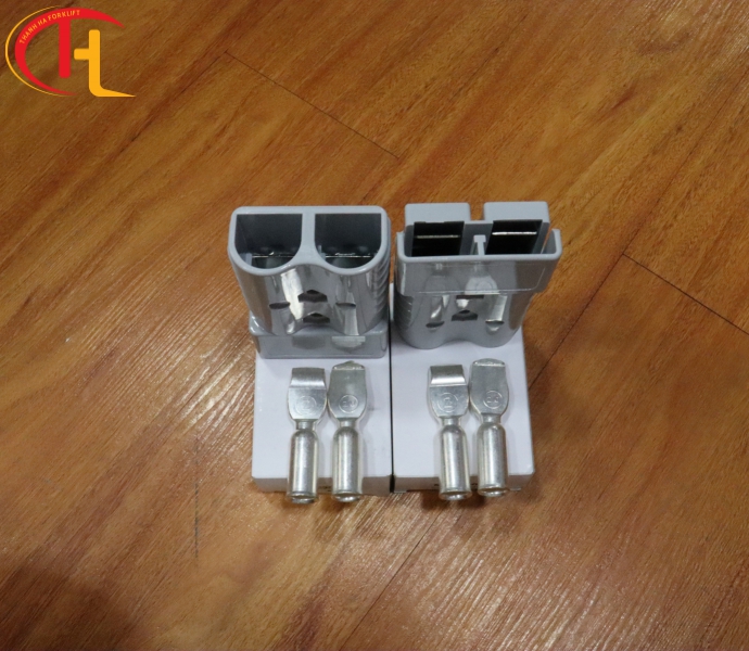 Giắc cắm nguồn ắc quy xe nâng điện
