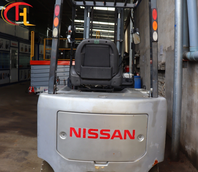 XE NÂNG ĐIỆN NGỒI LÁI 2 TẤN NISSAN