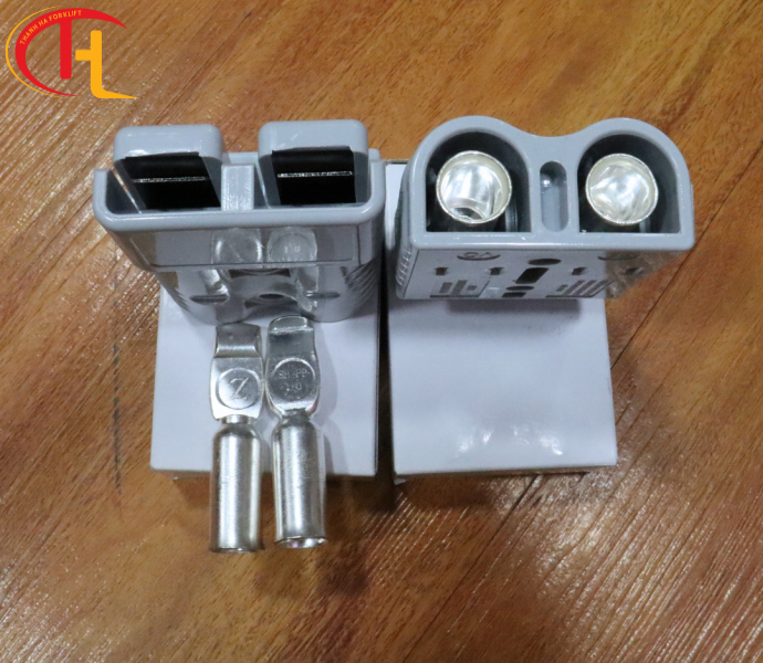 Giắc Sạc Xe Nâng 175A - 823011