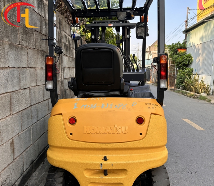 Xe nâng điện Komatsu 