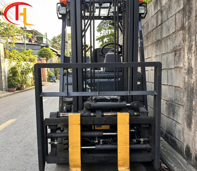 Xe nâng điện Komatsu 