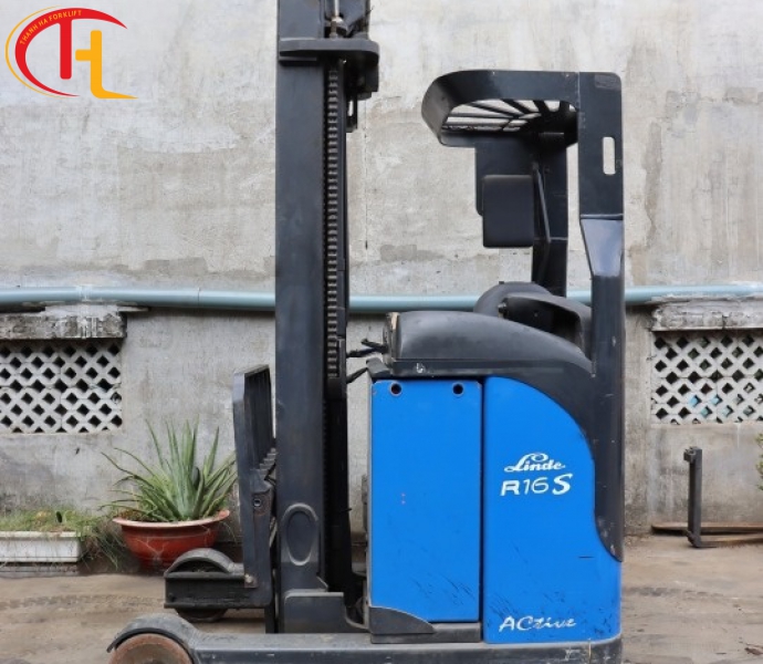 XE NÂNG HÀNG TẦM CAO LINDE