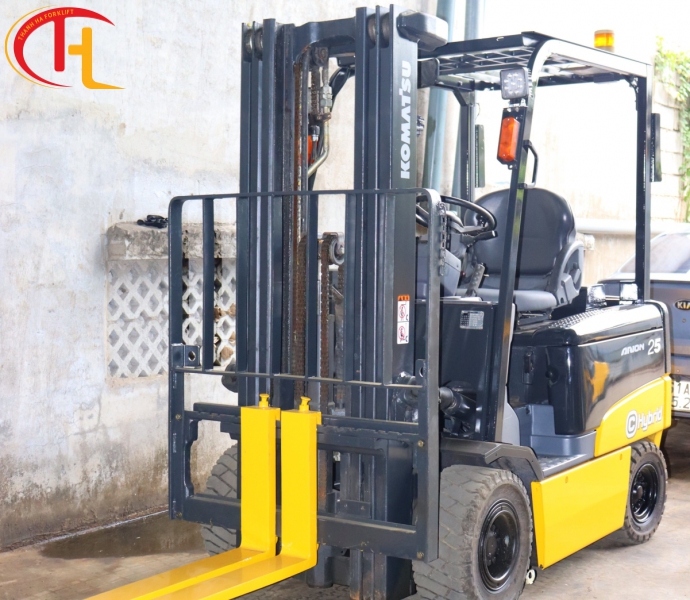 XE NÂNG ĐIỆN NGỒI LÁI KOMATSU 2,5 TẤN