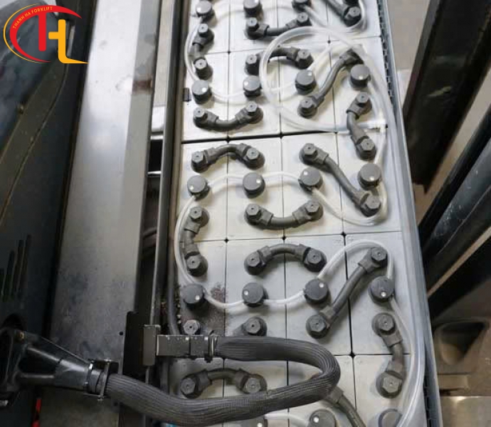 XE NÂNG ĐIỆN TẦM CAO LINDE NGỒI NGANG LÁI 1.6 TẤN