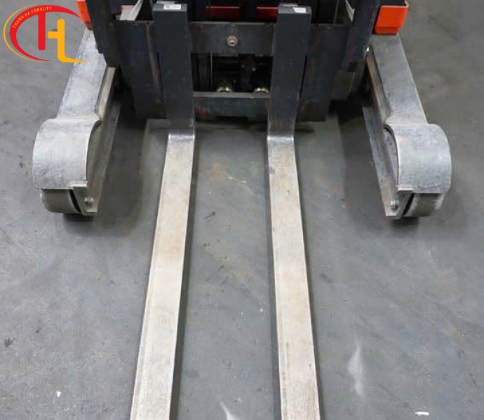 XE NÂNG ĐIỆN TẦM CAO LINDE NGỒI NGANG LÁI 1.6 TẤN