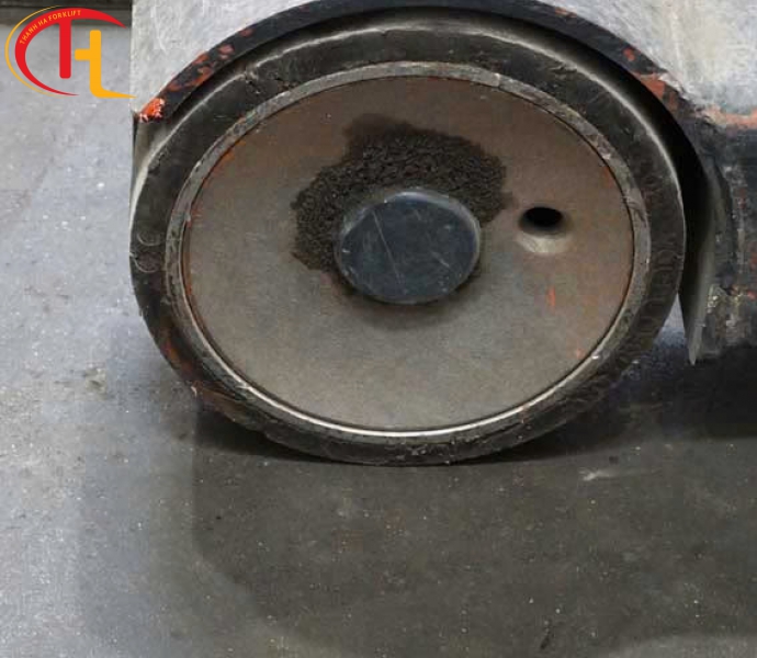 XE NÂNG ĐIỆN TẦM CAO LINDE NGỒI NGANG LÁI 1.6 TẤN