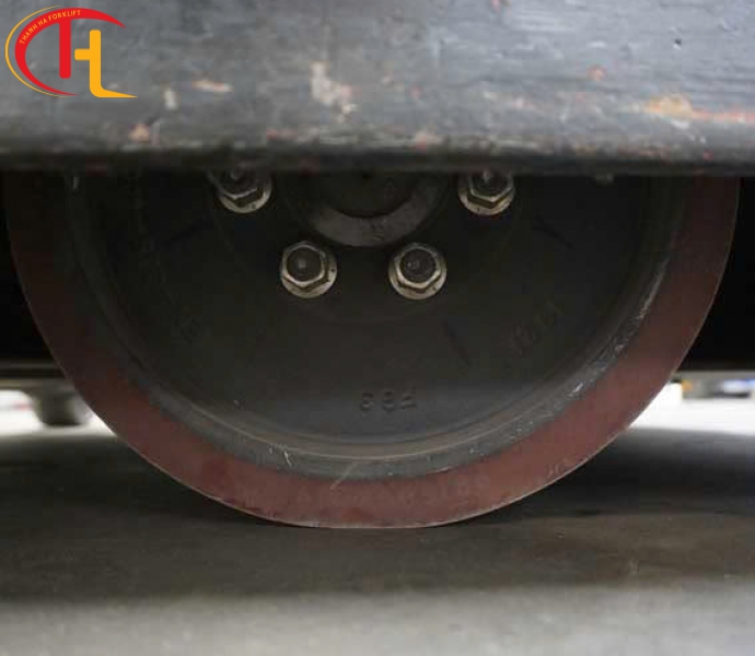 XE NÂNG ĐIỆN TẦM CAO LINDE NGỒI NGANG LÁI 1.6 TẤN