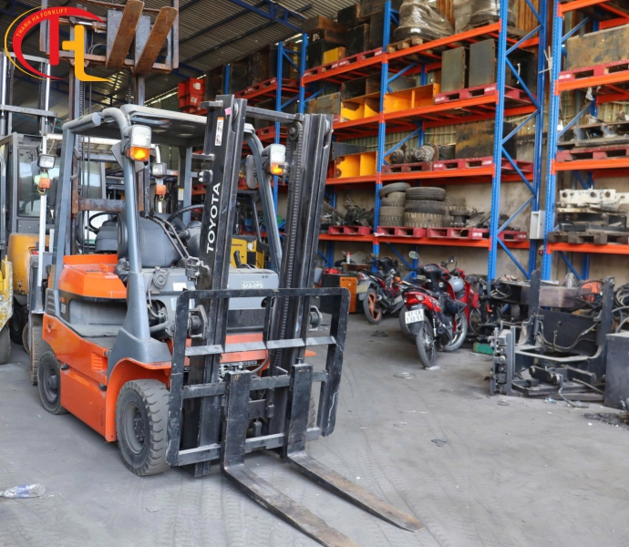 Xe nâng điện toyota 1 tấn - Chính hãng