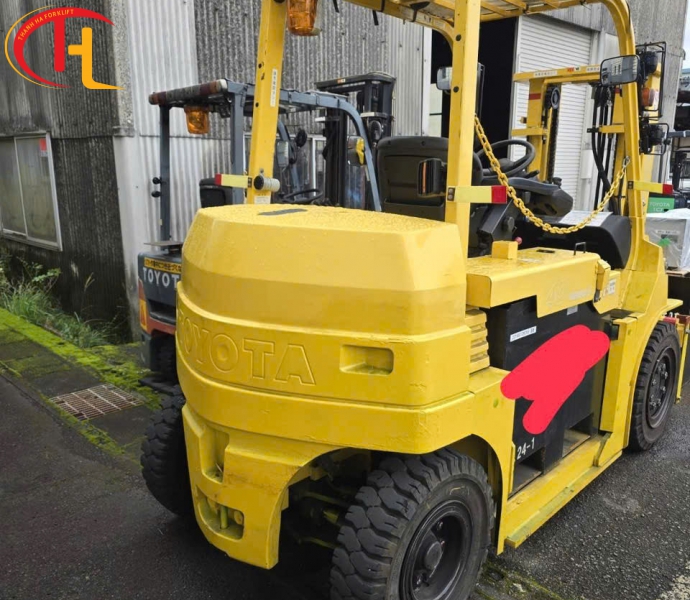 Xe nâng điện 4 tấn toyota 7FBM40 
